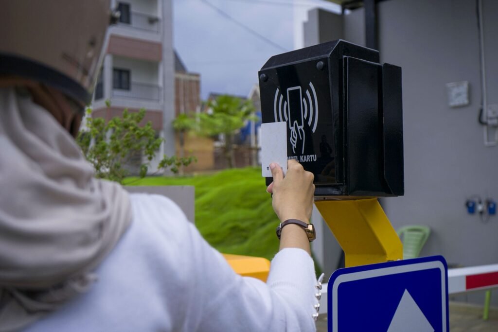 Keuntungan Tinggal di Perumahan System One Gate untuk Keamanan dan Kenyamanan Keluarga 